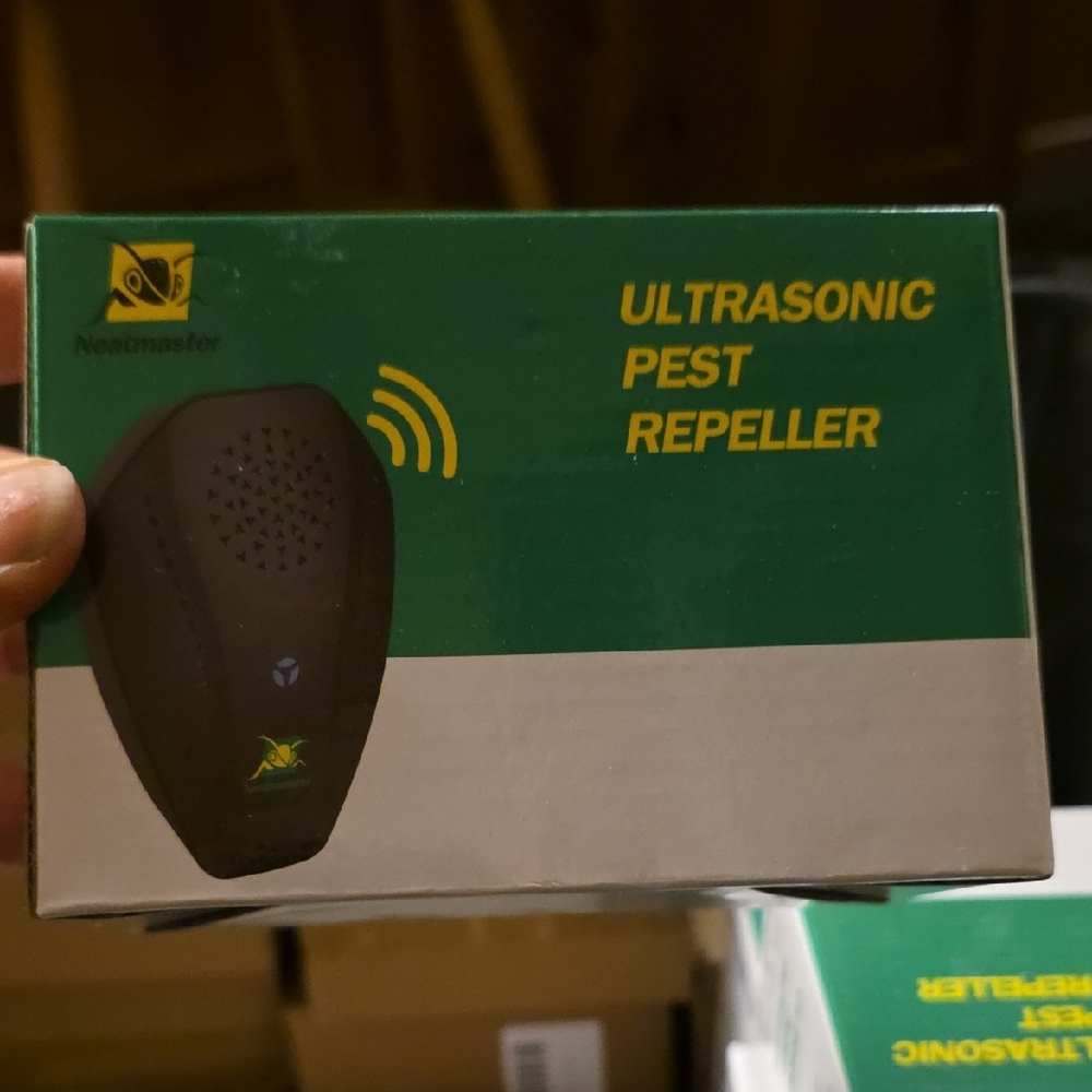 Ultrasonic Pest Repeller - Black